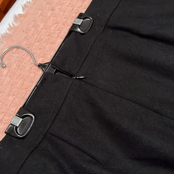Black wool Banana Republic skirt size 6 - Picture 3 of 4